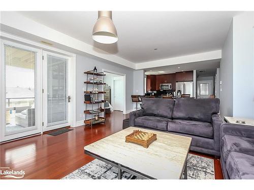 550 Mariners Way, Collingwood, ON - Indoor Photo Showing Living Room