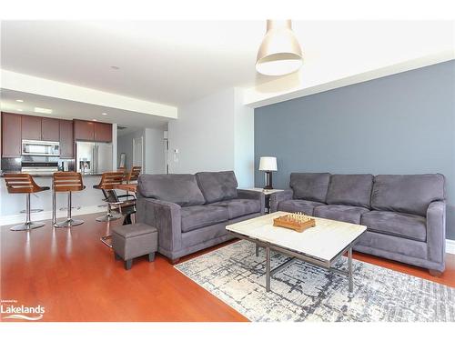 550 Mariners Way, Collingwood, ON - Indoor Photo Showing Living Room