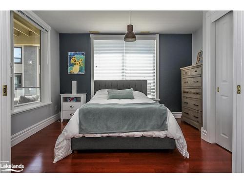 550 Mariners Way, Collingwood, ON - Indoor Photo Showing Bedroom