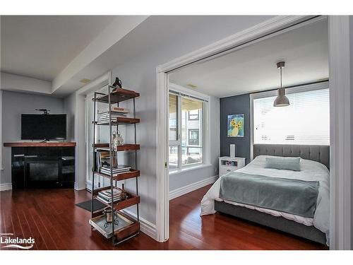 550 Mariners Way, Collingwood, ON - Indoor Photo Showing Bedroom