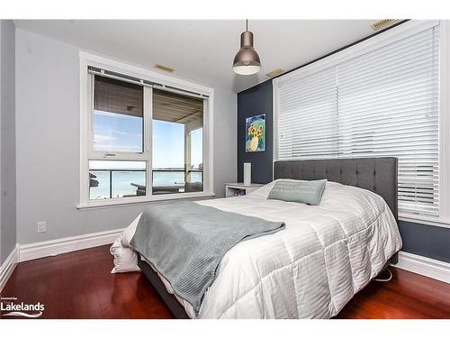 550 Mariners Way, Collingwood, ON - Indoor Photo Showing Bedroom