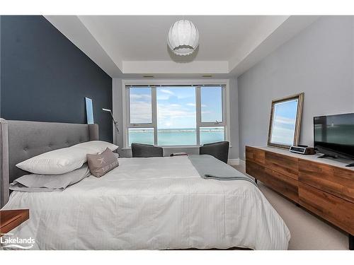 550 Mariners Way, Collingwood, ON - Indoor Photo Showing Bedroom