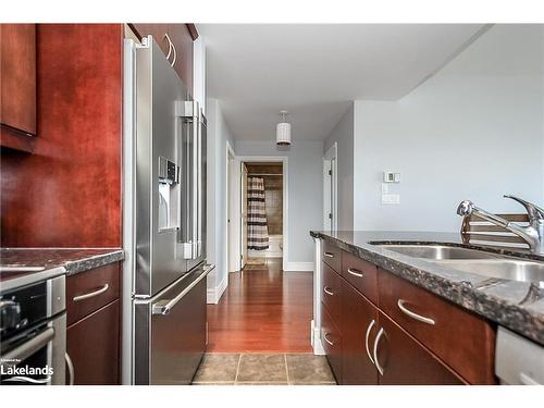 550 Mariners Way, Collingwood, ON - Indoor Photo Showing Kitchen With Double Sink