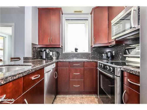 550 Mariners Way, Collingwood, ON - Indoor Photo Showing Kitchen