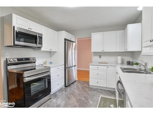 405 Muskoka Beach Road, Gravenhurst, ON - Indoor Photo Showing Kitchen With Stainless Steel Kitchen With Double Sink