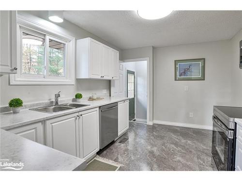 405 Muskoka Beach Road, Gravenhurst, ON - Indoor Photo Showing Kitchen With Double Sink