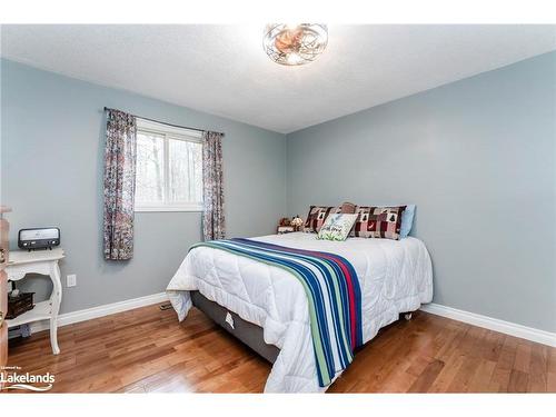 15 Mundy Avenue, Tiny, ON - Indoor Photo Showing Bedroom