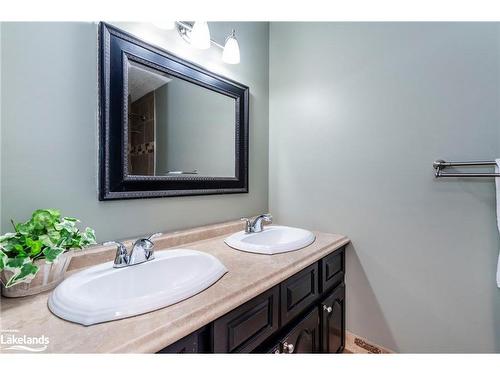 15 Mundy Avenue, Tiny, ON - Indoor Photo Showing Bathroom