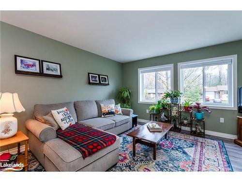 15 Mundy Avenue, Tiny, ON - Indoor Photo Showing Living Room