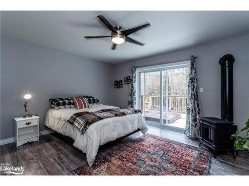 15 Mundy Avenue, Tiny, ON - Indoor Photo Showing Bedroom