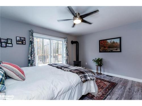 15 Mundy Avenue, Tiny, ON - Indoor Photo Showing Bedroom