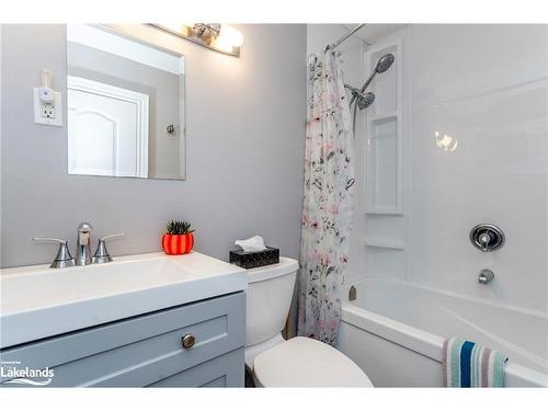 15 Mundy Avenue, Tiny, ON - Indoor Photo Showing Bathroom