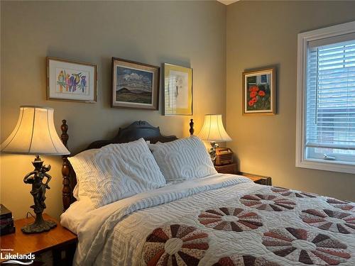 38 Rodney Street, Collingwood, ON - Indoor Photo Showing Bedroom