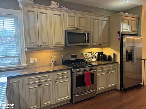 38 Rodney Street, Collingwood, ON - Indoor Photo Showing Kitchen