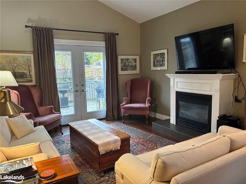 38 Rodney Street, Collingwood, ON - Indoor Photo Showing Living Room With Fireplace