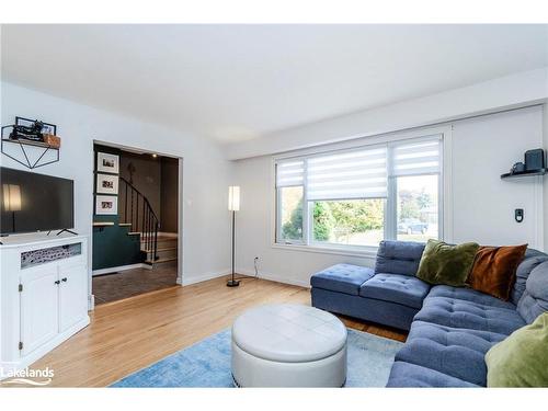 80 Woodland Drive, Midland, ON - Indoor Photo Showing Living Room