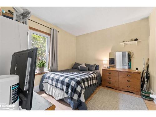 457 Queen Street, Midland, ON - Indoor Photo Showing Bedroom