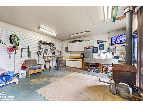 457 Queen Street, Midland, ON - Indoor Photo Showing Garage