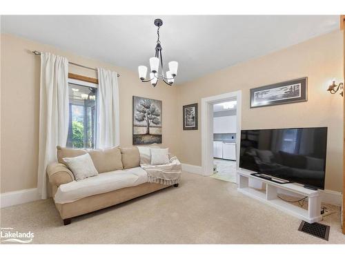 457 Queen Street, Midland, ON - Indoor Photo Showing Living Room