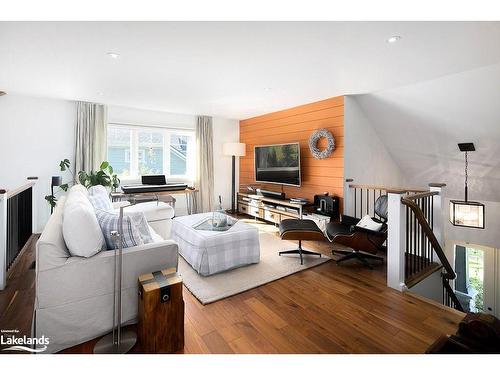 110 Landry Lane, Thornbury, ON - Indoor Photo Showing Living Room