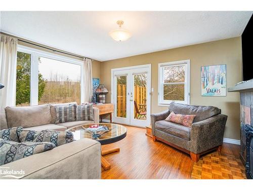 635017 Pretty River Road, The Blue Mountains, ON - Indoor Photo Showing Living Room