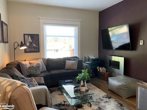 7 Edwin Street, Meaford, ON - Indoor Photo Showing Living Room