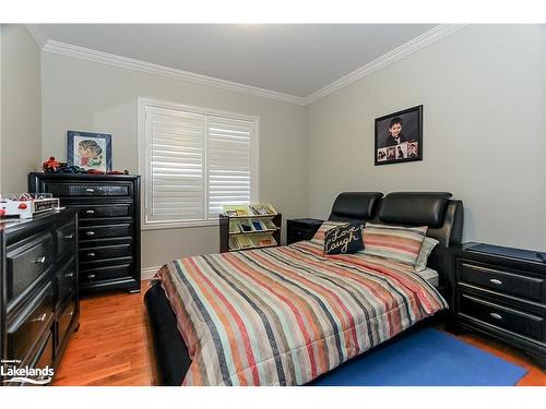 16 Wasaga Sands Drive, Wasaga Beach, ON - Indoor Photo Showing Bedroom