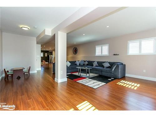 16 Wasaga Sands Drive, Wasaga Beach, ON - Indoor Photo Showing Living Room