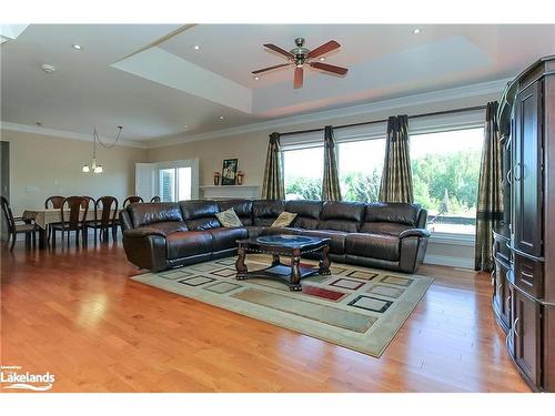 16 Wasaga Sands Drive, Wasaga Beach, ON - Indoor Photo Showing Living Room