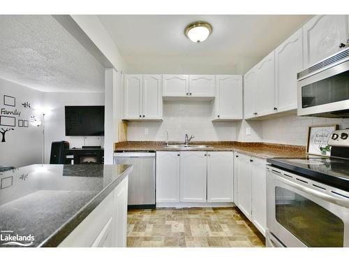 7-441 Barrie Road, Orillia, ON - Indoor Photo Showing Kitchen With Double Sink