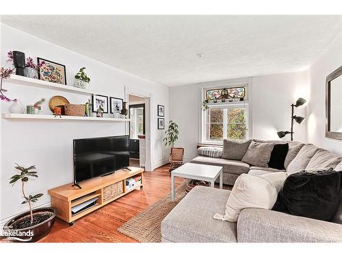 101 Boucher Street E, Meaford, ON - Indoor Photo Showing Living Room