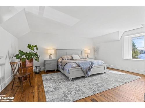 4718 County Rd 21, Haliburton, ON - Indoor Photo Showing Bedroom