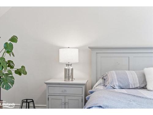 4718 County Rd 21, Haliburton, ON - Indoor Photo Showing Bedroom