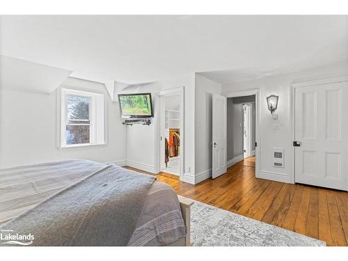 4718 County Rd 21, Haliburton, ON - Indoor Photo Showing Bedroom