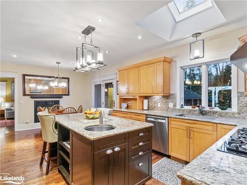 21 Brian Road, Bracebridge, ON - Indoor Photo Showing Kitchen With Upgraded Kitchen