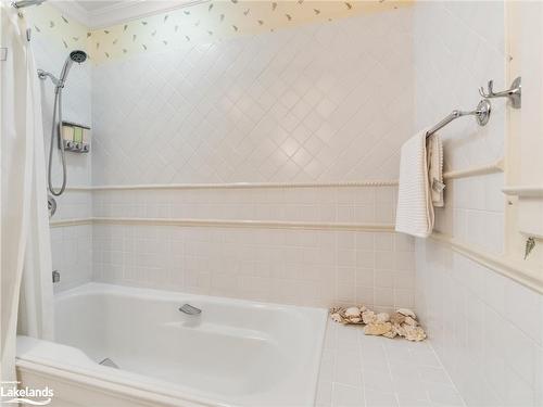 21 Brian Road, Bracebridge, ON - Indoor Photo Showing Bathroom