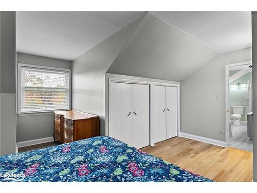 49 North Street E, Orillia, ON - Indoor Photo Showing Bedroom