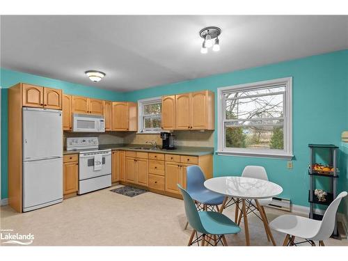 49 North Street E, Orillia, ON - Indoor Photo Showing Kitchen