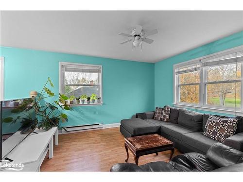 49 North Street E, Orillia, ON - Indoor Photo Showing Living Room