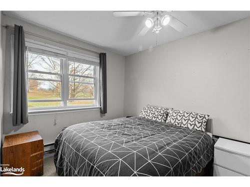 49 North Street E, Orillia, ON - Indoor Photo Showing Bedroom