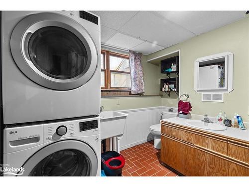 49 North Street E, Orillia, ON - Indoor Photo Showing Laundry Room