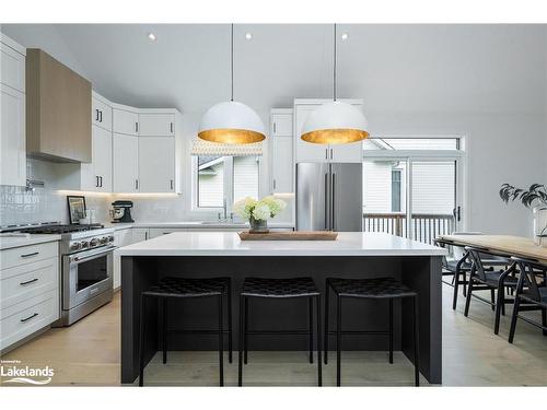 110 Mary Street, Collingwood, ON - Indoor Photo Showing Kitchen With Upgraded Kitchen