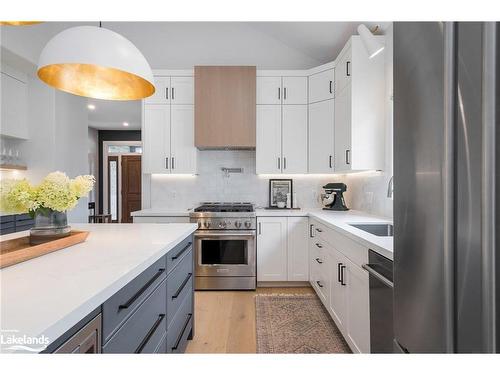 110 Mary Street, Collingwood, ON - Indoor Photo Showing Kitchen With Upgraded Kitchen