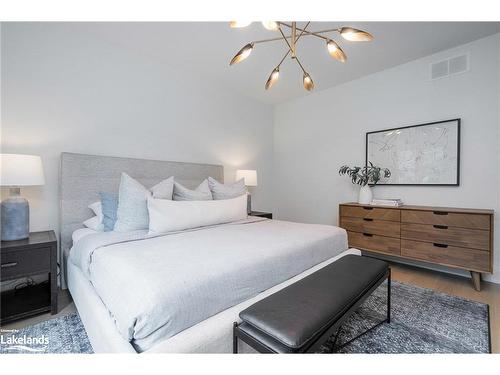 110 Mary Street, Collingwood, ON - Indoor Photo Showing Bedroom