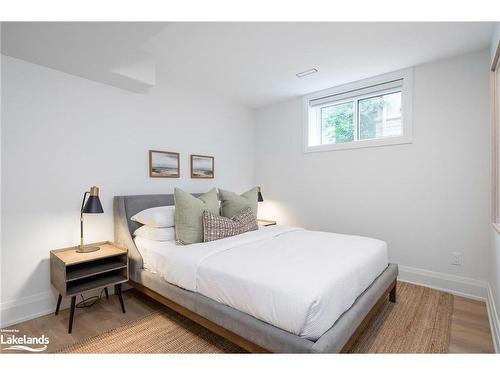 110 Mary Street, Collingwood, ON - Indoor Photo Showing Bedroom