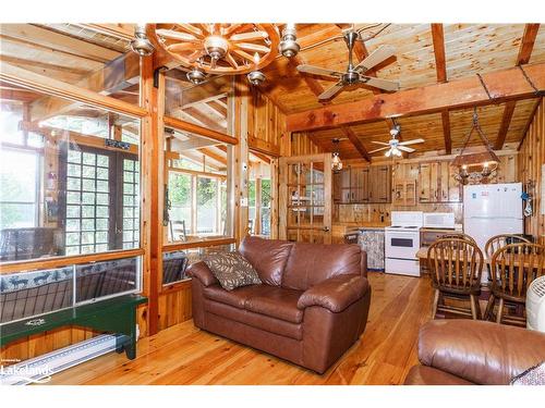 202 Lynx Drive, Kearney, ON - Indoor Photo Showing Living Room