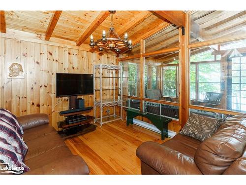 202 Lynx Drive, Kearney, ON - Indoor Photo Showing Living Room