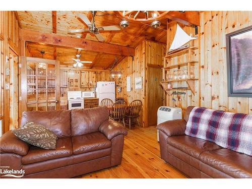 202 Lynx Drive, Kearney, ON - Indoor Photo Showing Living Room