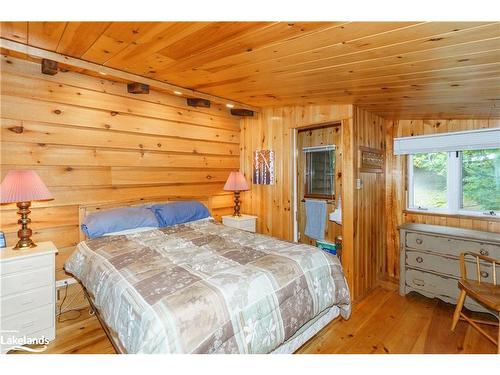 202 Lynx Drive, Kearney, ON - Indoor Photo Showing Bedroom