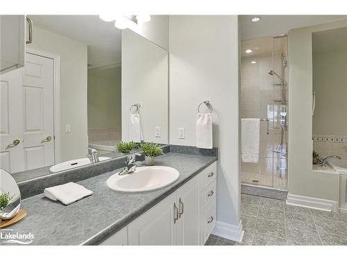 208-110 Steamship Bay Road, Gravenhurst, ON - Indoor Photo Showing Bathroom